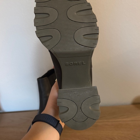 Like NEW! Waterproof Sorel Brex Heel Lug Chelsea Boot in Olive Green, size 8.5 - Picture 3 of 4